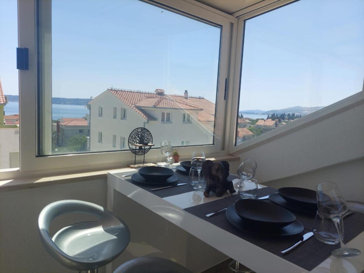 Top Floor Apartment With Sea View Kaštela Esterno foto