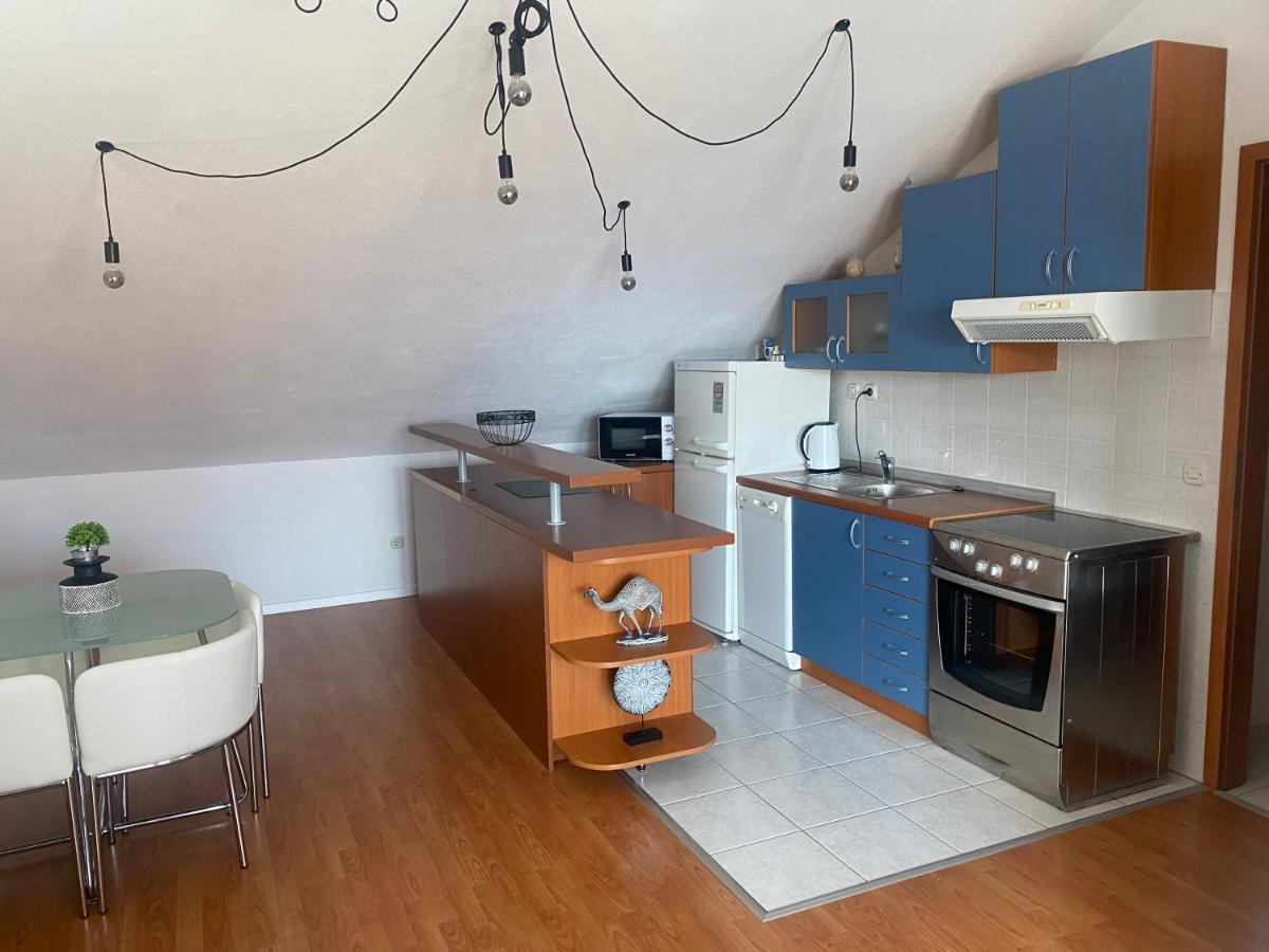 Top Floor Apartment With Sea View Kaštela Esterno foto