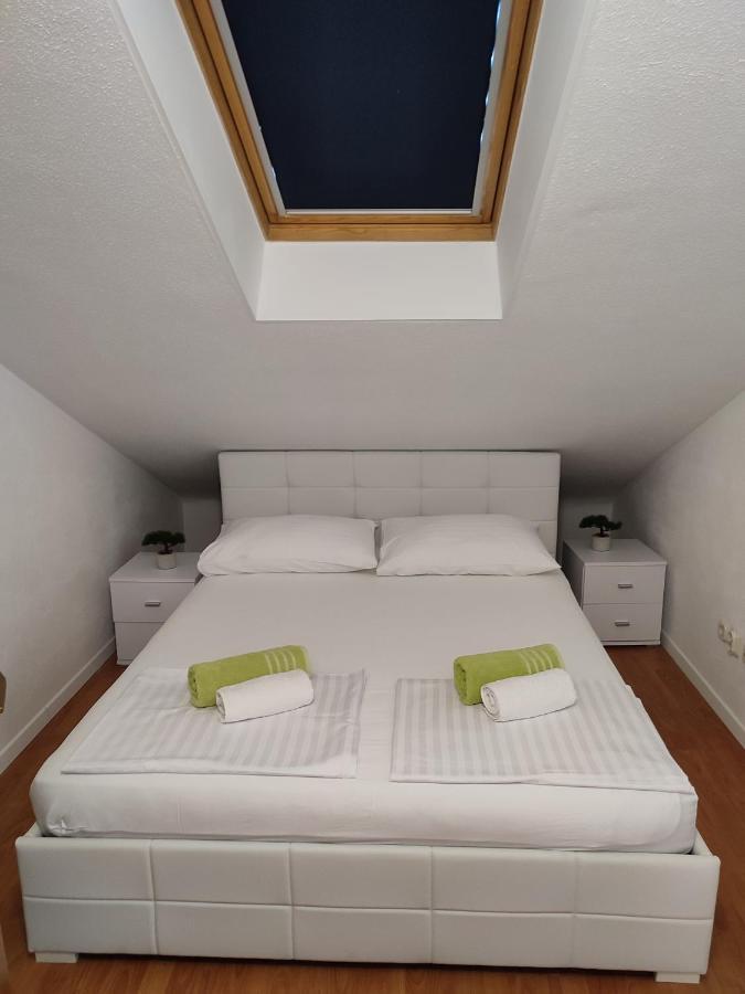 Top Floor Apartment With Sea View Kaštela Esterno foto