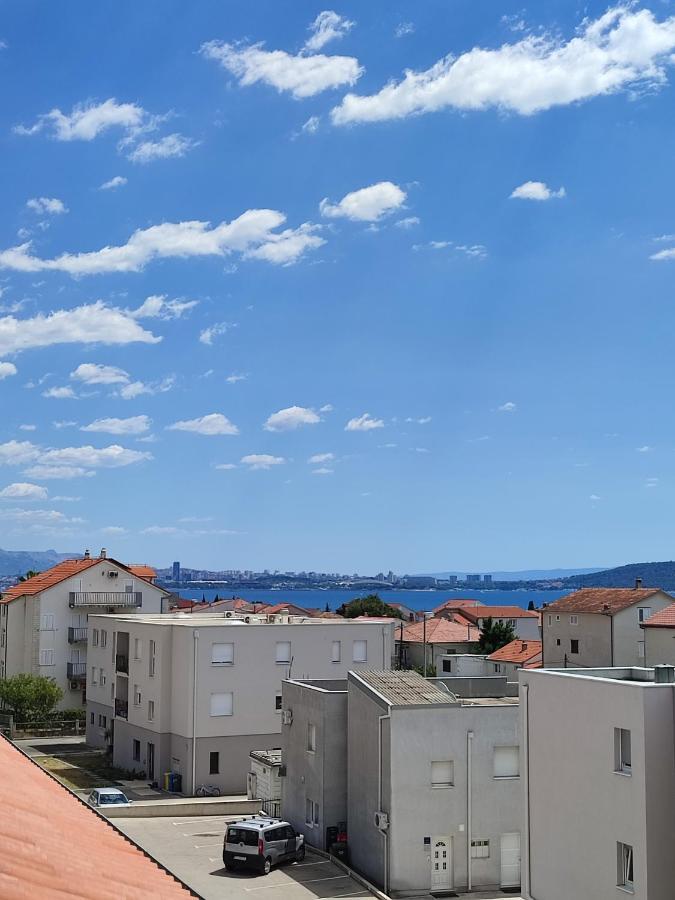 Top Floor Apartment With Sea View Kaštela Esterno foto