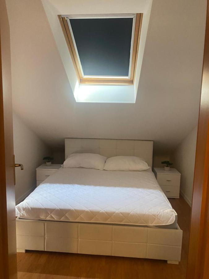 Top Floor Apartment With Sea View Kaštela Esterno foto
