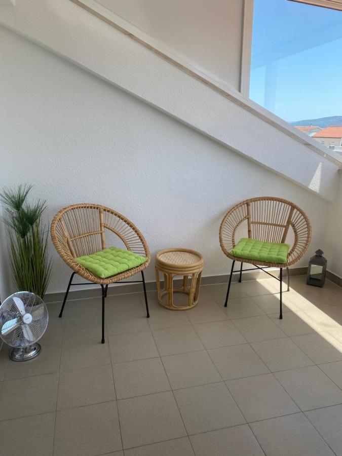 Top Floor Apartment With Sea View Kaštela Esterno foto